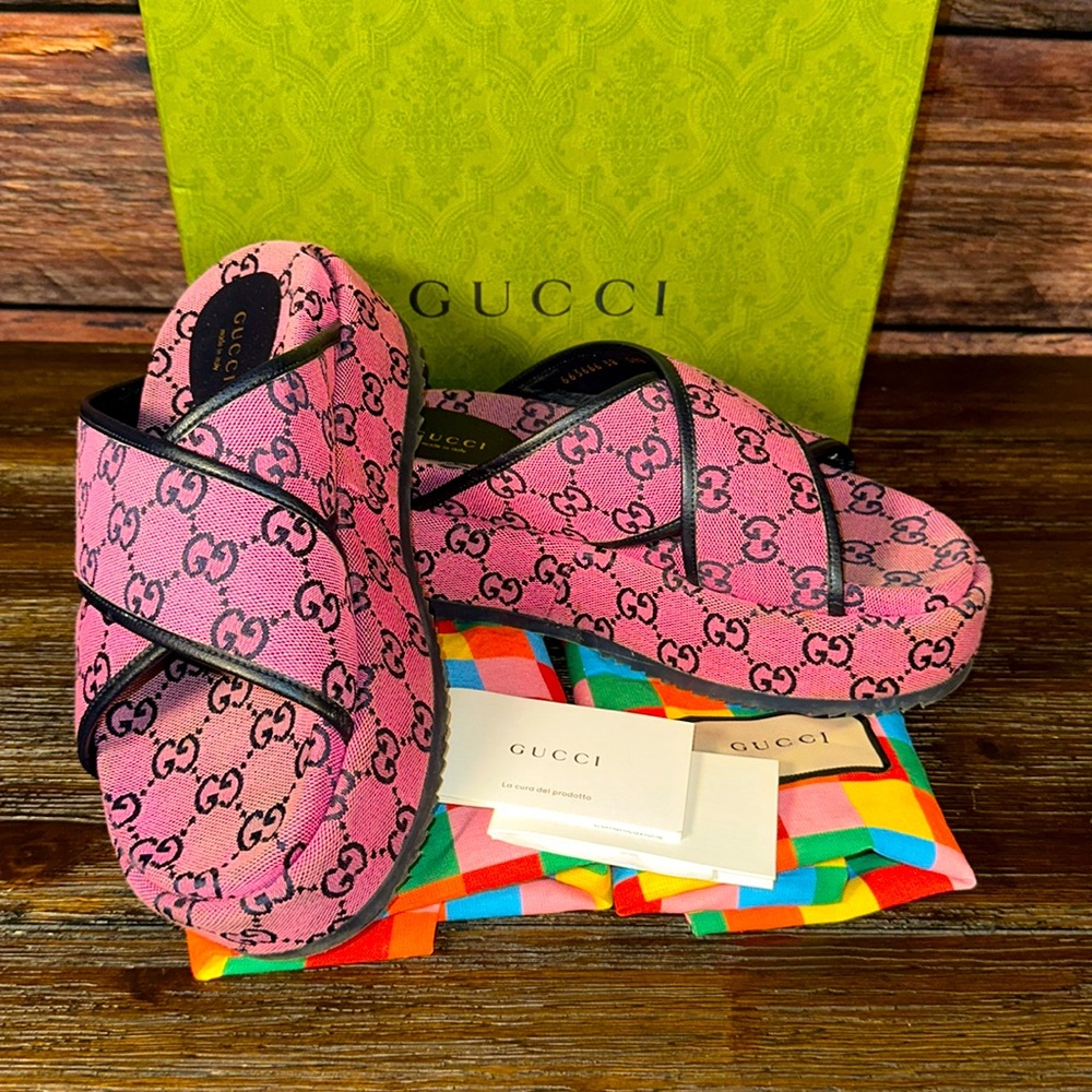 GUCCI GG Canvas Women’s Pink & Blue Cross Slide Sandals, Size 38!